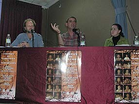 De izquierda a derecha: Manuel Chaparro, Carlos Guimaraes y Marta Aguilar en la mesa redonda  